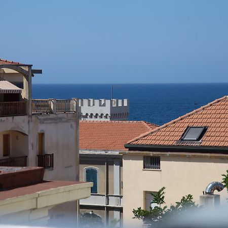 “Here” Downtown Alghero Luaran gambar